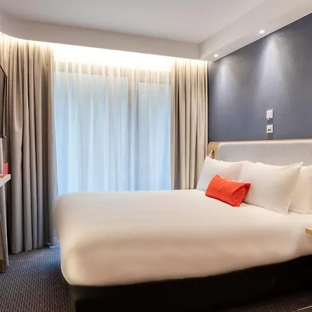 Express - Centre By Ihg ホテル 3*